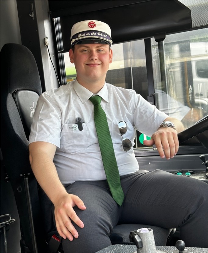 Marcus der har gennemført busuddannelsen hos JUUL Erhvervsskole